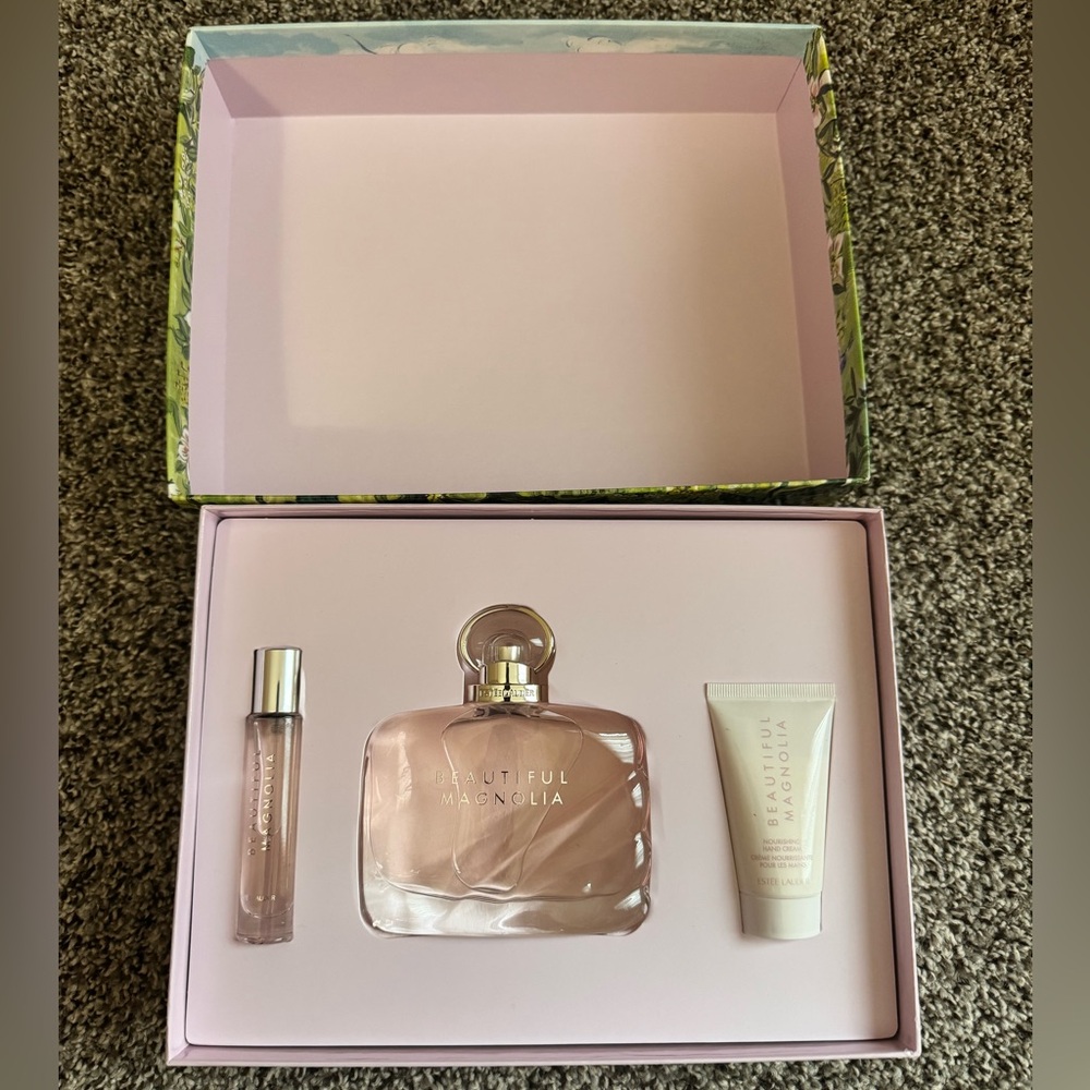 Estee Lauder Beautiful Magnolia Perfume